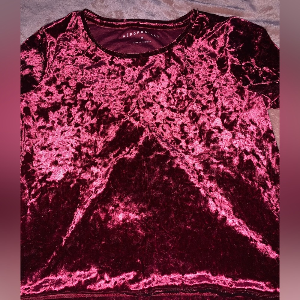 Red velvet short sleeve shirt